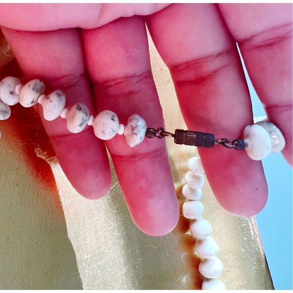 Vintage Off White Marbled Pebbled Necklace - Picture 4 of 4